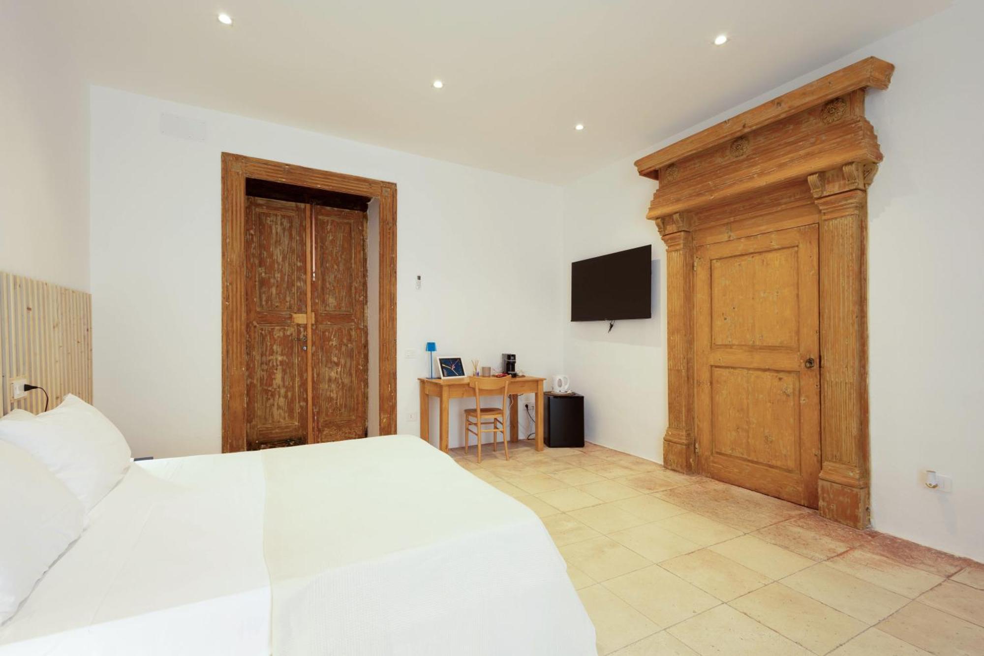 לינה וארוחת בוקר מונופולי Palazzo Kapece מראה חיצוני תמונה
