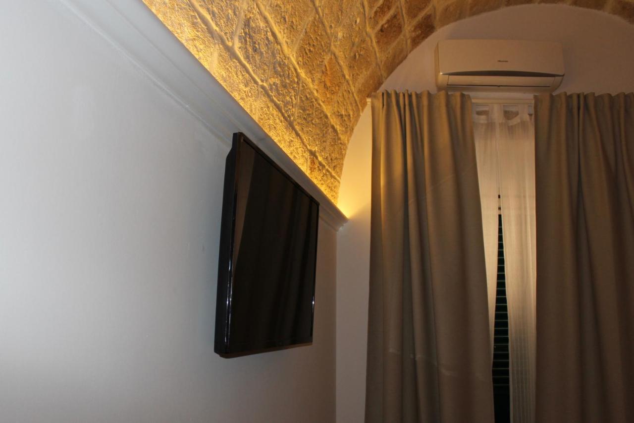 לינה וארוחת בוקר מונופולי Palazzo Kapece מראה חיצוני תמונה